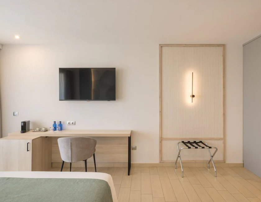 Habitación Cuádruple Superior del hotel Ar Diamante Beach Spa and Convention Center. Foto 1