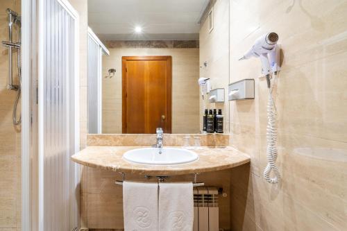 Habitación Doble Estándar - 1 o 2 camas del hotel Exe Pozuelo. Foto 3