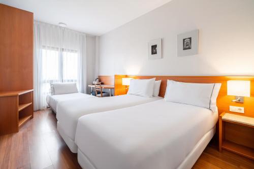 Habitación Doble Deluxe con cama supletoria del hotel Exe Pozuelo. Foto 3