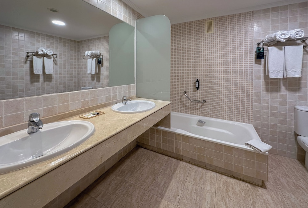 Suite con terraza del hotel Holiday World Riwo Affiliated By Melia. Foto 4