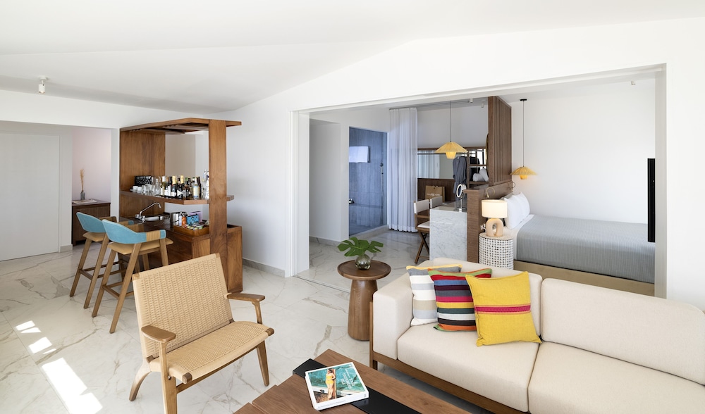 Beyond ME+ Suite con Jacuzzi y Terraza del hotel Me Cabo By Meliá. Foto 1