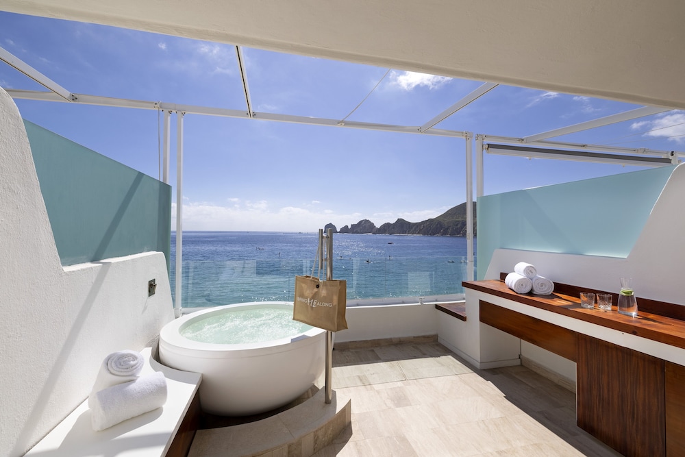 Extra ME+ Junior Suite Frente a la Playa y Jacuzzi Vista océano del hotel Me Cabo By Meliá. Foto 3