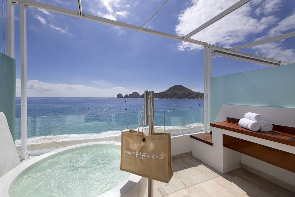 Extra ME+ Junior Suite Frente a la Playa y Jacuzzi Vista océano del hotel Me Cabo By Meliá. Foto 4