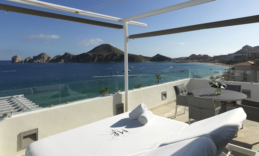 Exclusive ME+ con Jacuzzi y Terraza Vista océano del hotel Me Cabo By Meliá. Foto 5