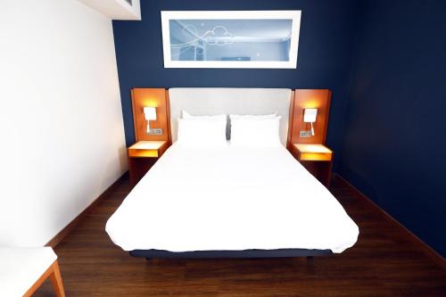 Habitación Doble adaptada para personas con movilidad reducida del hotel Travelodge Madrid Coslada Aeropuerto