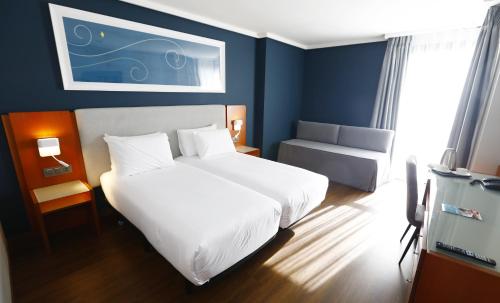 Habitación Triple Estándar del hotel Travelodge Madrid Coslada Aeropuerto