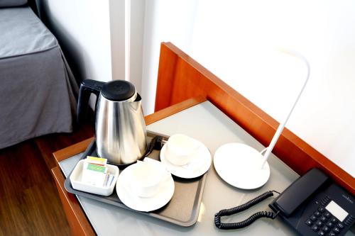 Habitación Doble Estándar - 2 camas del hotel Travelodge Madrid Coslada Aeropuerto. Foto 8