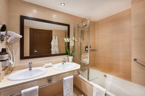 Habitación Doble Superior - 1 o 2 camas del hotel Nh Collection León Plaza Mayor. Foto 6