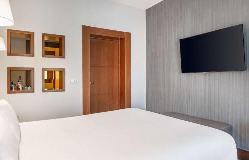 Habitación Premium con Vistas del hotel Nh Collection León Plaza Mayor. Foto 4