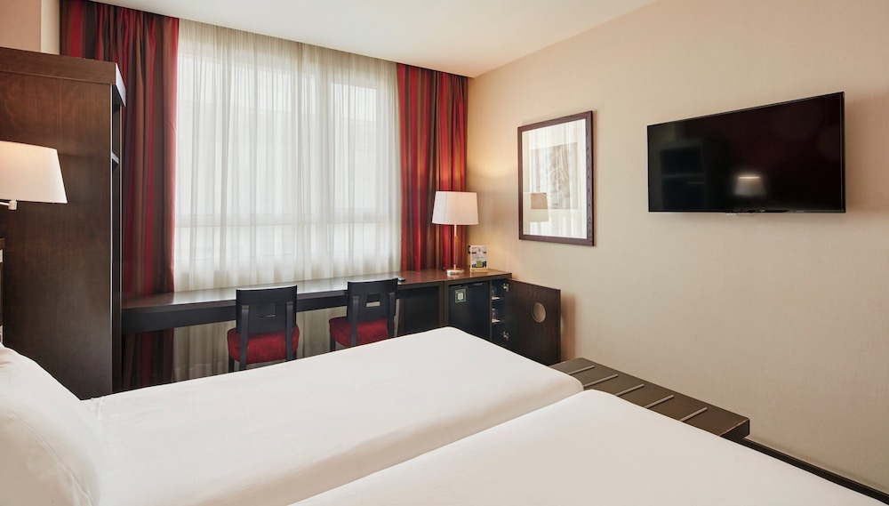 Habitación clásica con 2 camas individuales del hotel Sercotel Sant Boi. Foto 2