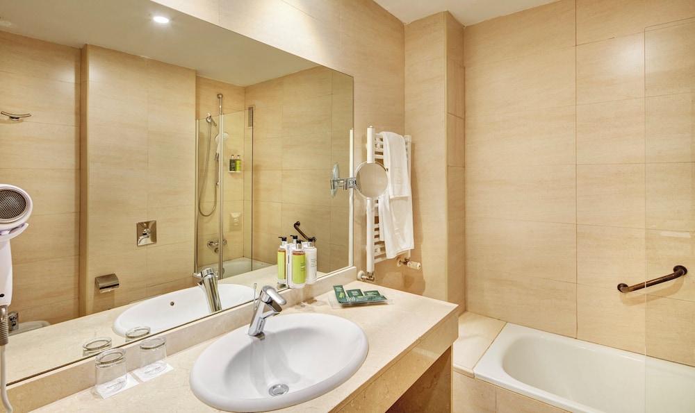 Habitación clásica con 2 camas individuales del hotel Sercotel Sant Boi. Foto 3