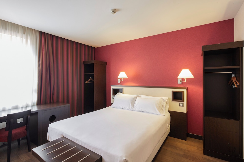 Habitación clásica doble del hotel Sercotel Sant Boi. Foto 1