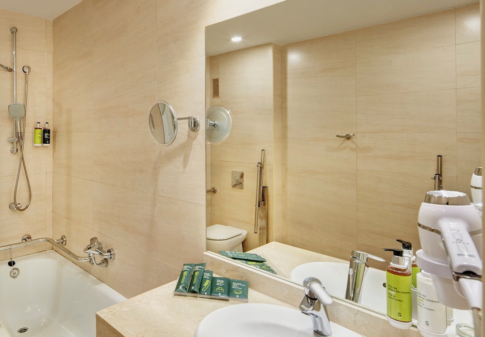 Habitación clásica doble del hotel Sercotel Sant Boi. Foto 6