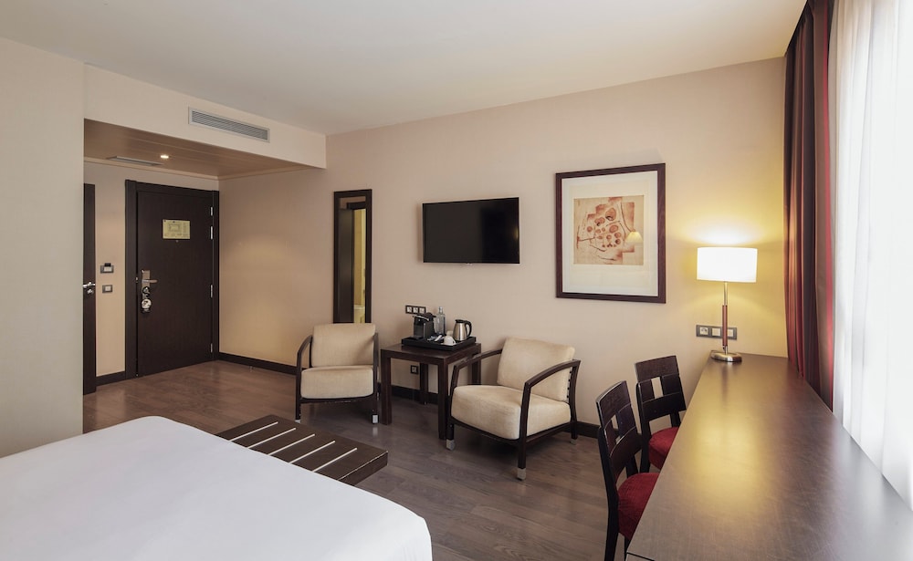 Habitación doble superior (with Extra Bed) del hotel Sercotel Sant Boi. Foto 1