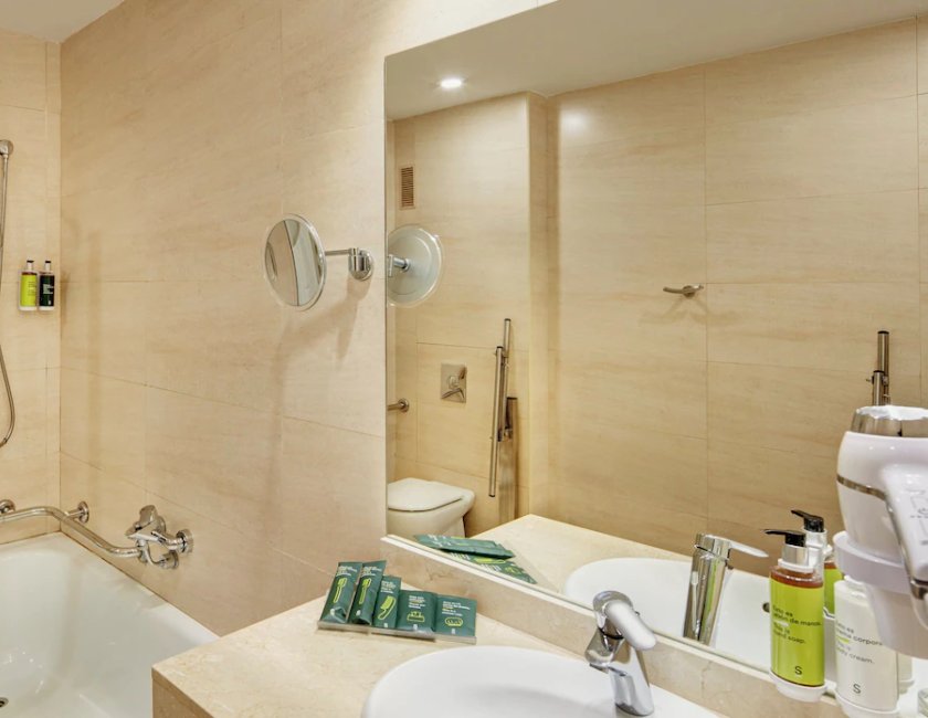 Clásica Doble del hotel Sercotel Sant Boi. Foto 4