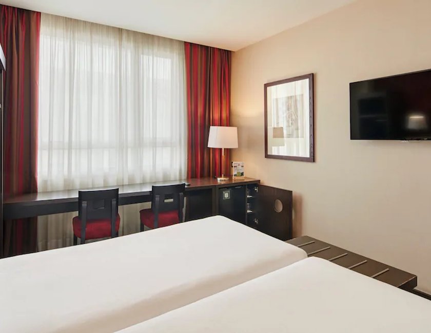 Clásica Twin del hotel Sercotel Sant Boi. Foto 1