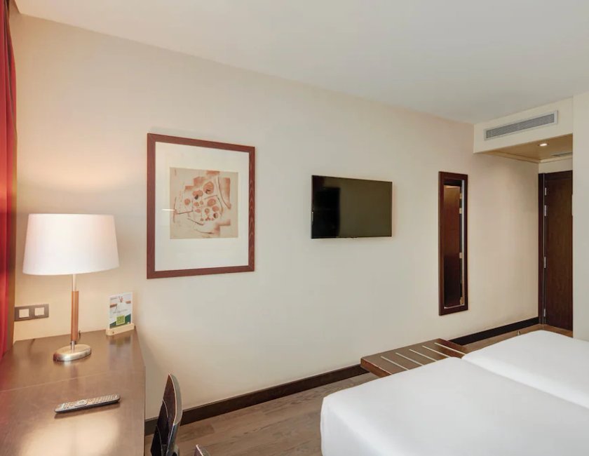 Clásica Twin del hotel Sercotel Sant Boi. Foto 3