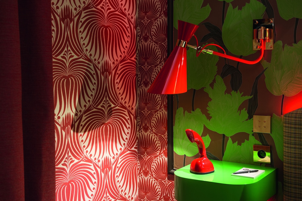 Suite junior (Jungle fever) del hotel Idol. Foto 2