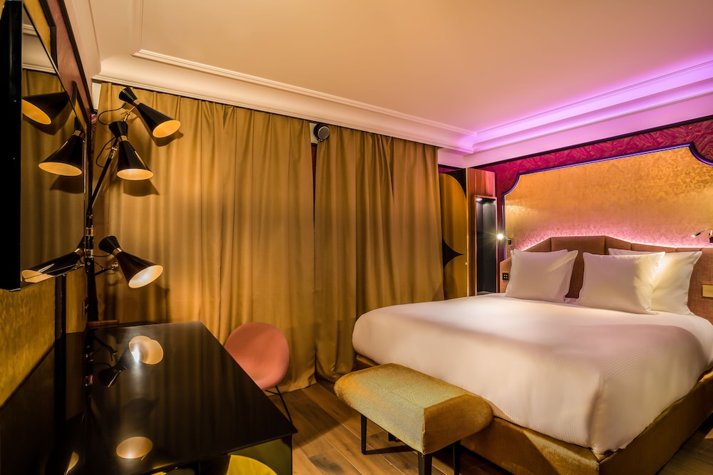Habitación Deluxe doble (Light my fire) del hotel Idol. Foto 4