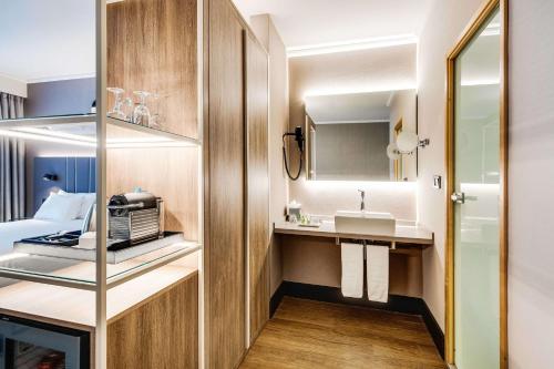 Habitación Doble Superior - 1 o 2 camas del hotel Nh Brussels Airport. Foto 11