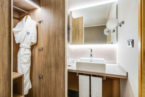 Suite Junior con cama supletoria del hotel Nh Brussels Airport. Foto 11