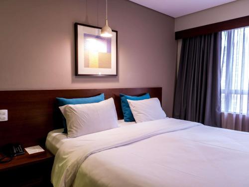 Habitación Superior adaptada con una cama doble y un sofá cama del hotel Mercure Curitiba Golden