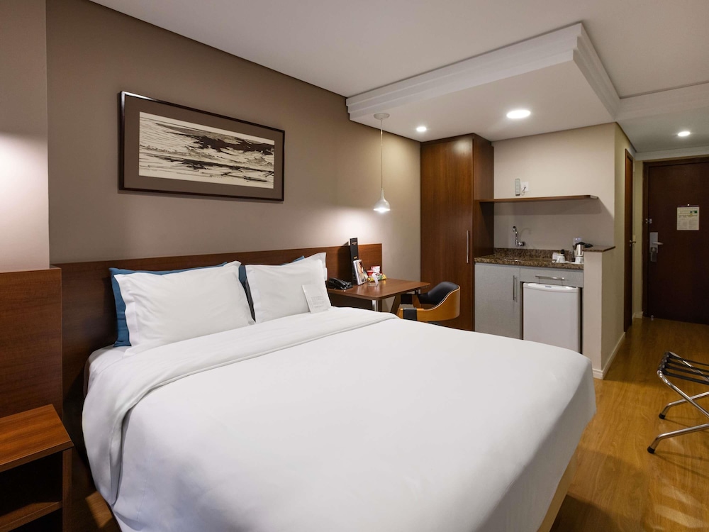 Habitación Standard con una cama doble del hotel Mercure Curitiba Golden