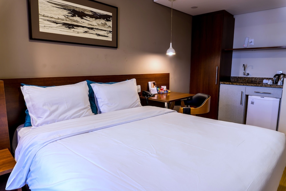 Habitación Standard con una cama doble del hotel Mercure Curitiba Golden. Foto 2