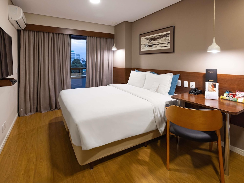 Habitación Standard con una cama doble del hotel Mercure Curitiba Golden. Foto 12