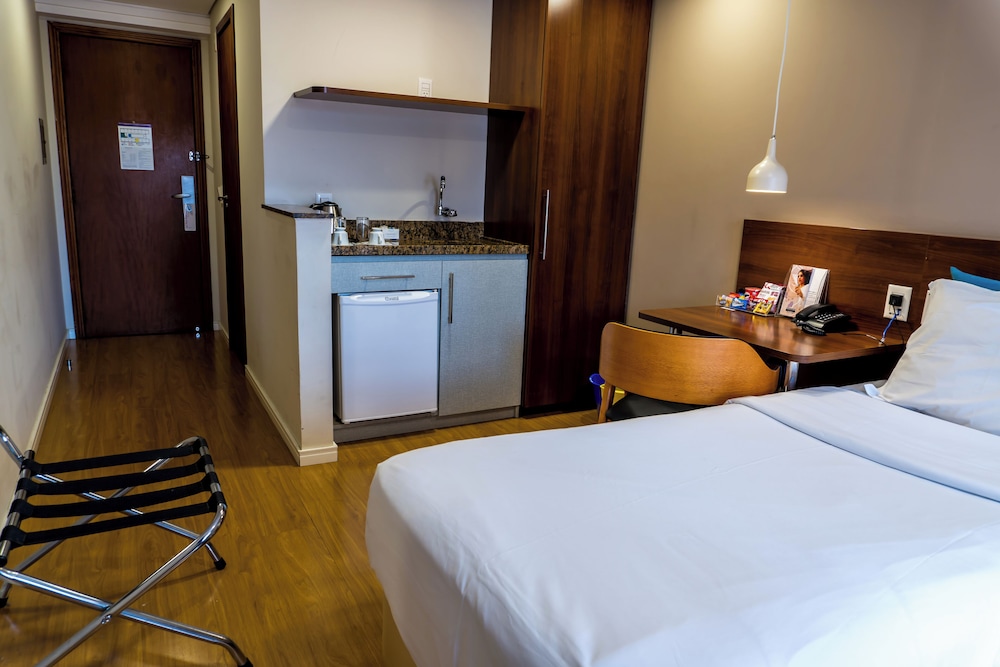 Habitación Standard con 2 camas individuales del hotel Mercure Curitiba Golden. Foto 1