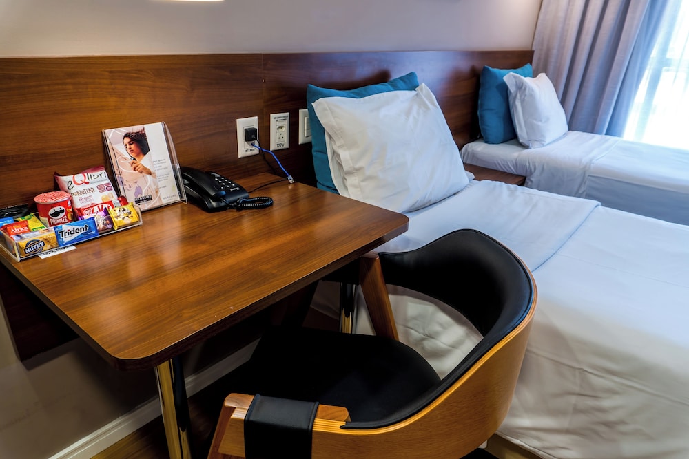 Habitación Standard con 2 camas individuales del hotel Mercure Curitiba Golden. Foto 4