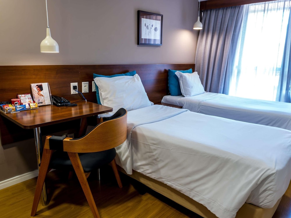 Habitación Standard con 2 camas individuales del hotel Mercure Curitiba Golden. Foto 6