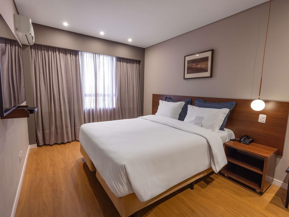 Habitación Superior con 1 cama doble y sofá cama del hotel Mercure Curitiba Golden