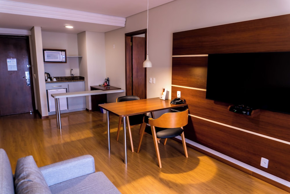 Habitación Superior con 1 cama doble y sofá cama del hotel Mercure Curitiba Golden. Foto 3