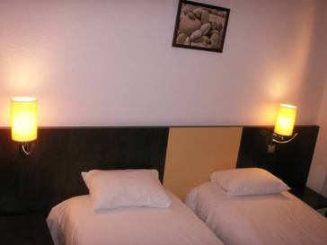 Habitación doble 2 camas del hotel Brit Codalysa Marne la Vallée - Torcy. Foto 1