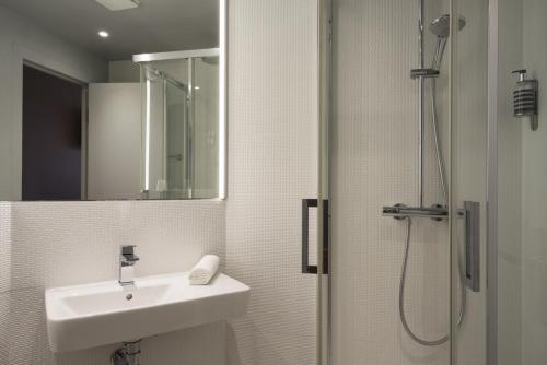 Habitación Triple Confort del hotel Brit Codalysa Marne la Vallée - Torcy. Foto 2