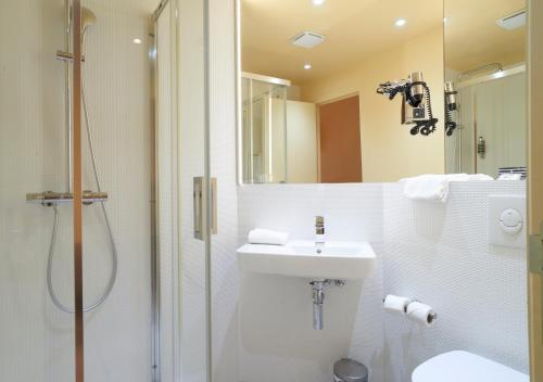 Habitación Doble Confort del hotel Brit Codalysa Marne la Vallée - Torcy. Foto 5