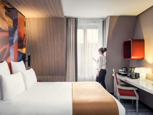Habitación Doble Privilege con sofá cama del hotel Mercure Paris Alesia. Foto 1