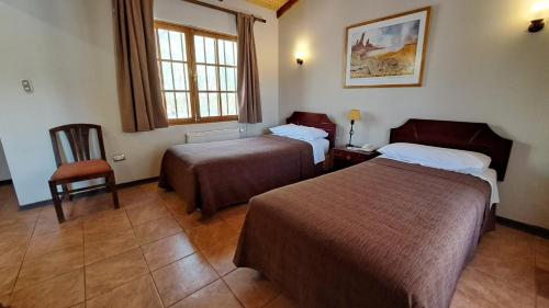 Habitación Cuádruple con baño del hotel Diego De Almagro San Pedro De Atacama. Foto 1
