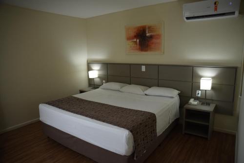 Habitación Deluxe con cama extragrande del hotel Golden Park Internacional Foz and Convenções. Foto 2