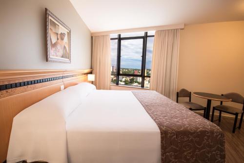 Habitación Estándar - Cama extragrande del hotel Golden Park Internacional Foz and Convenções. Foto 2