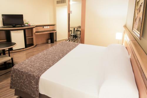 Habitación Estándar - Cama extragrande del hotel Golden Park Internacional Foz and Convenções. Foto 4