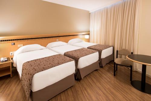 Habitación Triple Estándar del hotel Golden Park Internacional Foz and Convenções