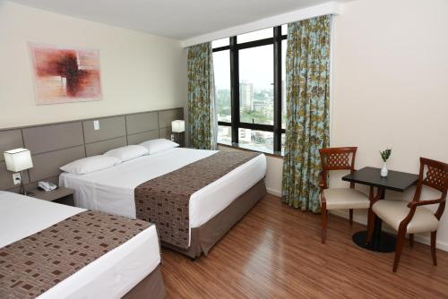 Habitación Triple Deluxe del hotel Golden Park Internacional Foz and Convenções. Foto 3