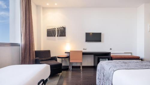 Habitación Triple del hotel Ilunion Aqua 4. Foto 5