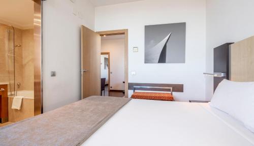Suite Junior del hotel Ilunion Aqua 4