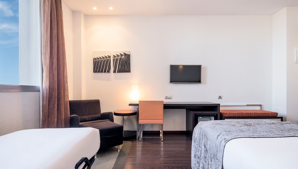 Habitación triple del hotel Ilunion Aqua 4. Foto 2