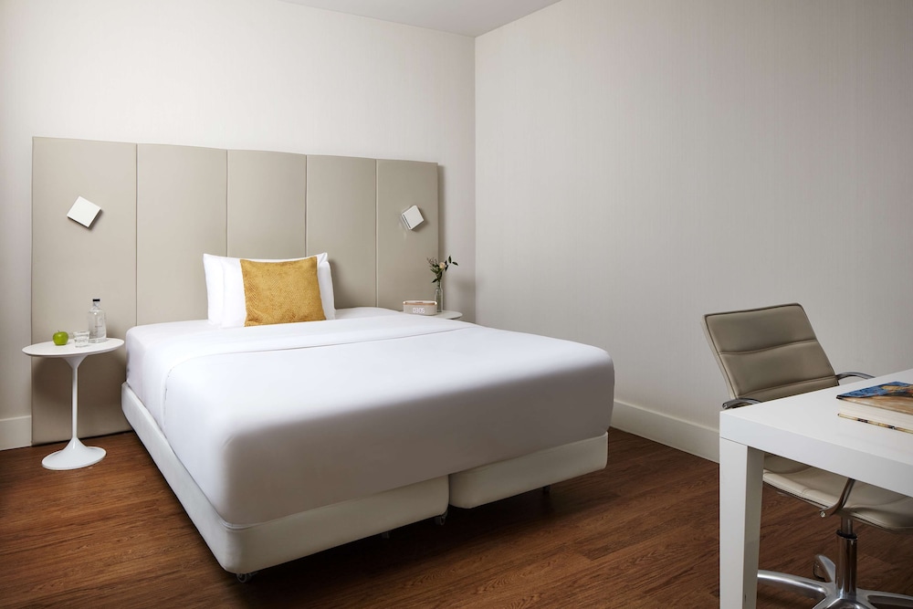 Habitación Individual Superior del hotel Avani Frankfurt City. Foto 1
