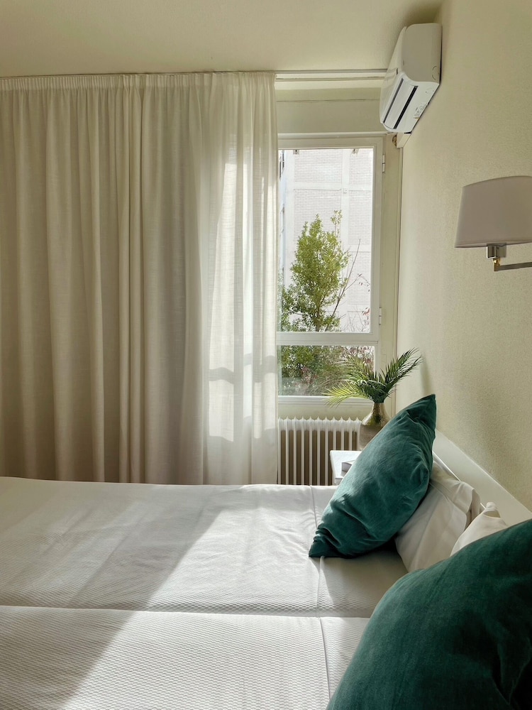 Triple room With Three Single Beds del hotel La Mota by Punta25