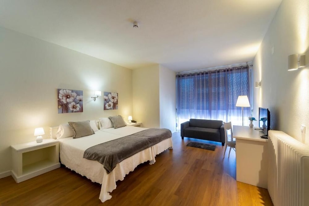 Quadruple Room With Four Single Beds del hotel La Mota by Punta25
